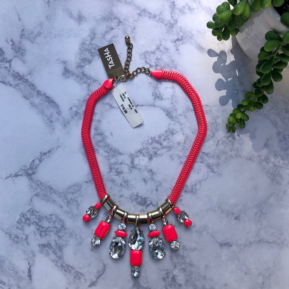 Women statement necklace